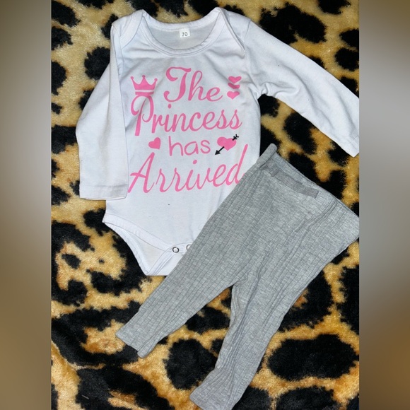 0-3 BUNDLE, JUICY COUTURE, LEVIS and More💖 - Picture 5 of 13